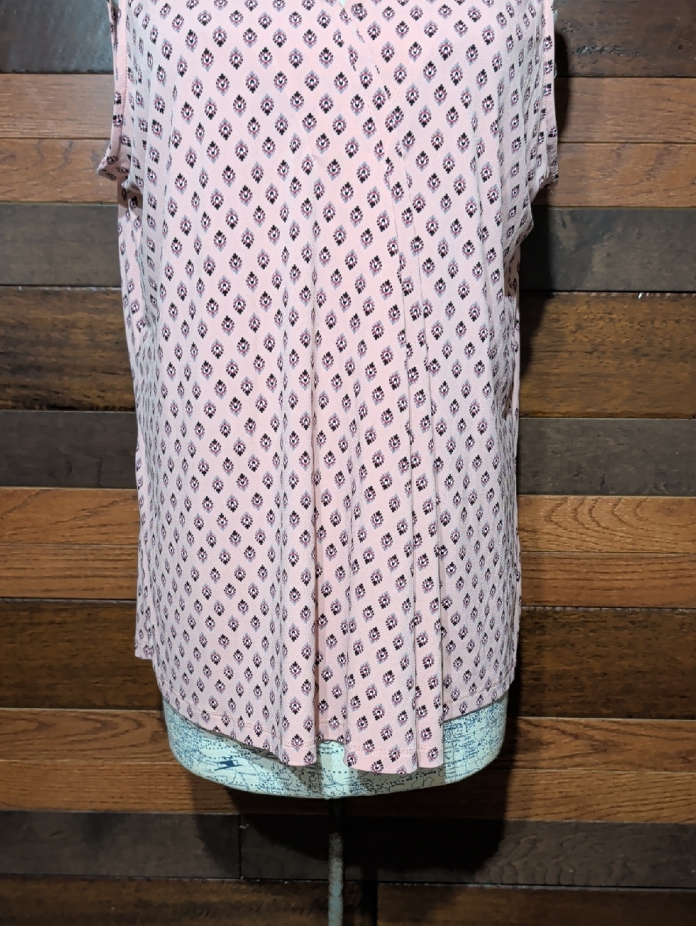 croft & barrow Pink Printed V-Neck Sleeveless Blouse - Picture 3 of 9